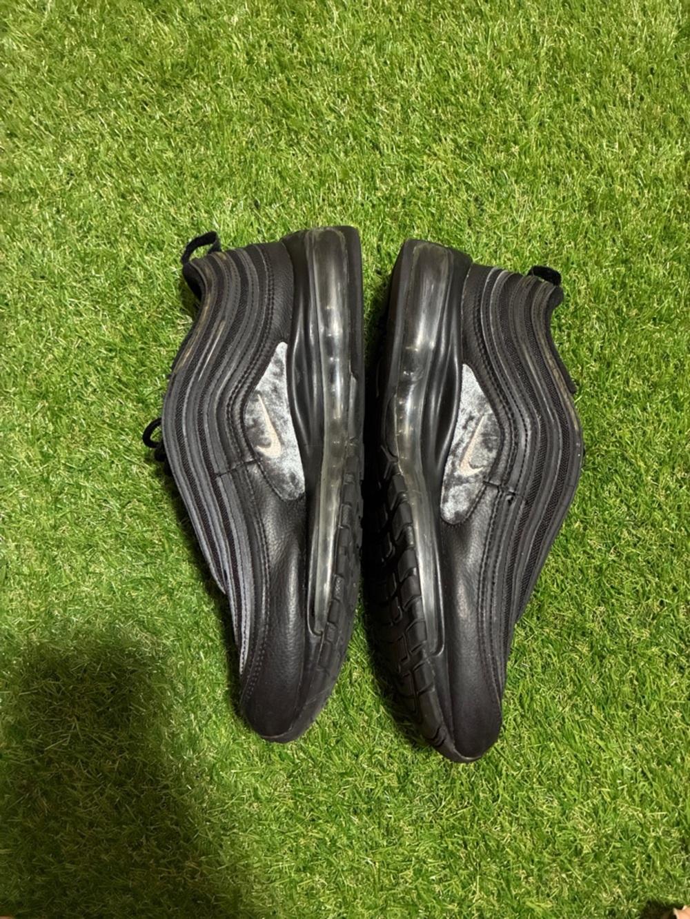Nike Men's Black Sneakers with Subtle Metallic Swoosh - Picture 2 of 7
